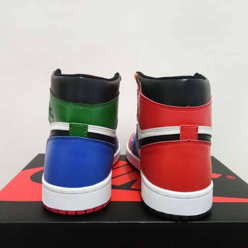 Les  baskets Air Jordan 1 Low "Topaz Mist (GS)" pour femmes offrent une esthétique élégante avec des nuances de Topaz Mist.