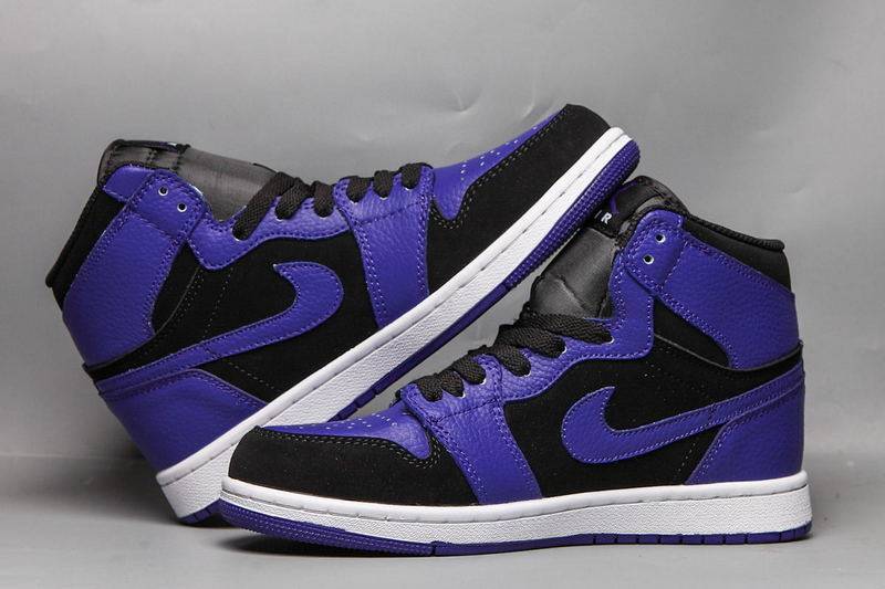 Les baskets Air Jordan 1 Mid "Purple/Black" Femme incarnent à la perfection l’héritage emblématique de la marque Jordan, combinant un style audacieux à un confort inégalé.