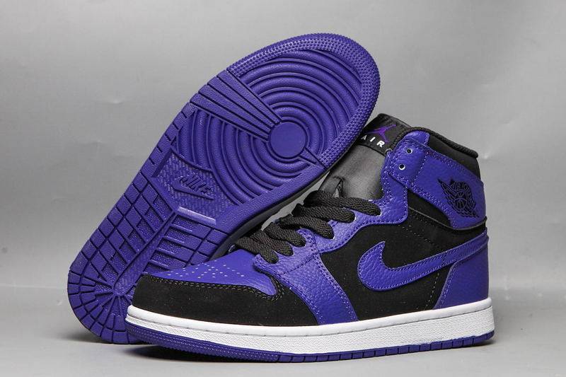 Les baskets Air Jordan 1 Mid "Purple/Black" Femme incarnent à la perfection l’héritage emblématique de la marque Jordan, combinant un style audacieux à un confort inégalé.