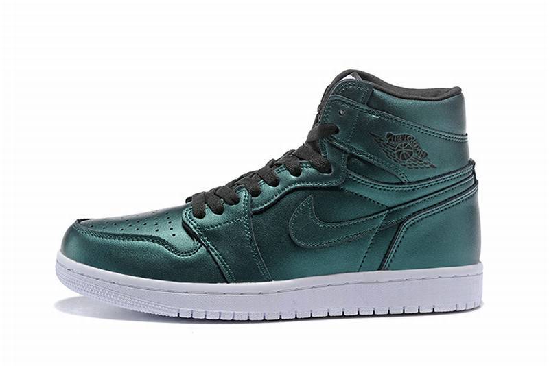 Les  baskets Air Jordan 1 Low "Topaz Mist (GS)" pour femmes offrent une esthétique élégante avec des nuances de Topaz Mist.