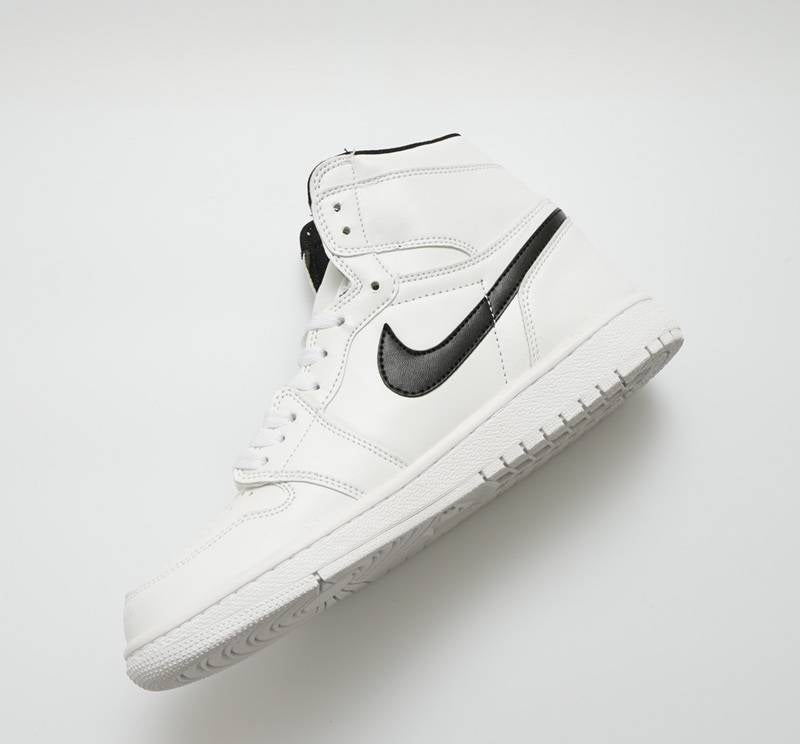 Les baskets Air Jordan 1 Low "Topaz Mist (GS)" pour femmes offrent une esthétique élégante avec des nuances de Topaz Mist.