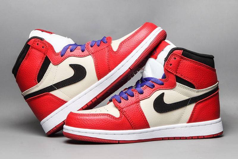 Les baskets Air Jordan 1 Low "Topaz Mist (GS)" pour femmes offrent une esthétique élégante avec des nuances de Topaz Mist.