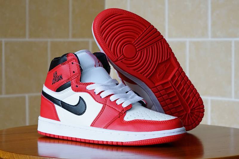 Les baskets Air Jordan 1 "Air Chicago" Femme  allient un style emblématique à un confort supérieur.