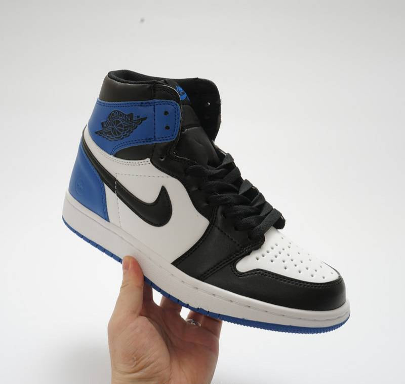 Les Air Jordan 1 "Retro High x Fragment Design" Femme permettent de personnaliser votre style tout en bénéficiant d’un confort supérieur.