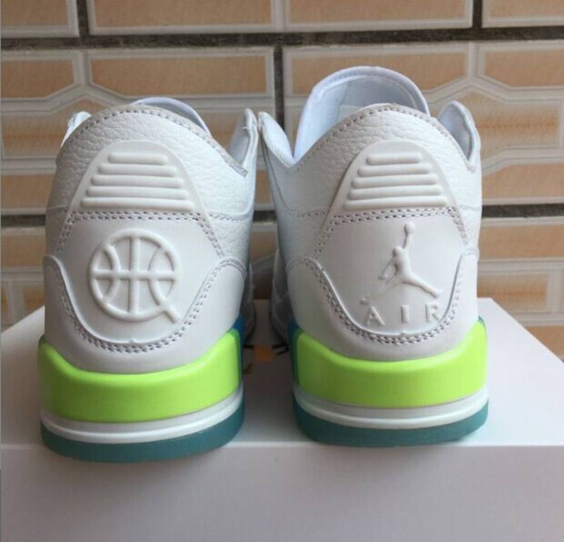 Les baskets Air Jordan 3 Triple White Femme permettent de personnaliser votre style tout en bénéficiant d’un confort supérieur.les Air Jordan 3 Triple.