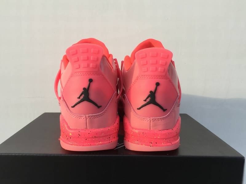 Les baskets Air Jordan 4 femme permettent de personnaliser votre style .En résumé, les Union X Air Jordan 04 femme incarnent le style.