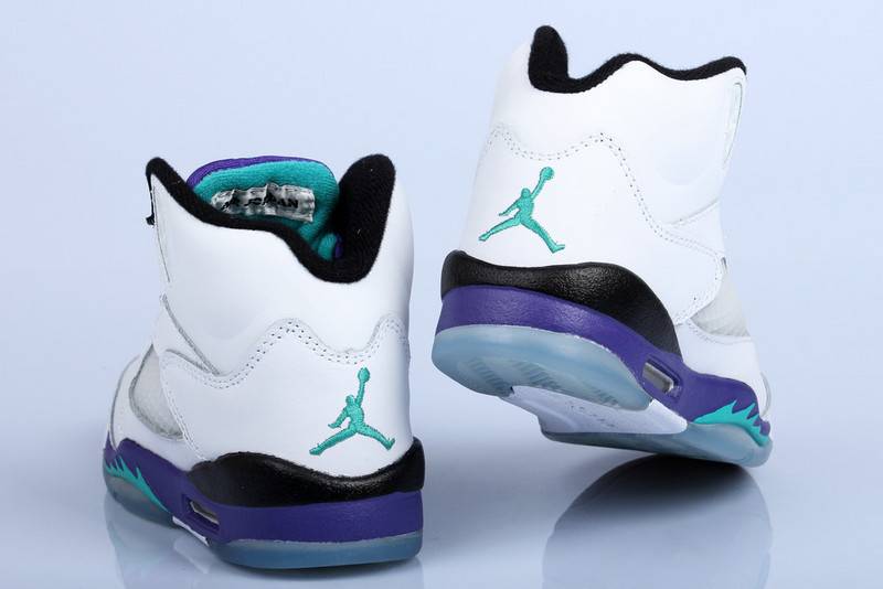 Les baskets Air Jordan 5 Retro (GS) "Oreo" Femme permettent de personnaliser votre style tout en bénéficiant d’un confort supérieur.