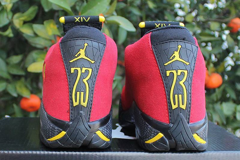 Les baskets Air Jordan 14 "Thunder" Femme permettent de personnaliser votre style tout en bénéficiant d’un confort supérieur.