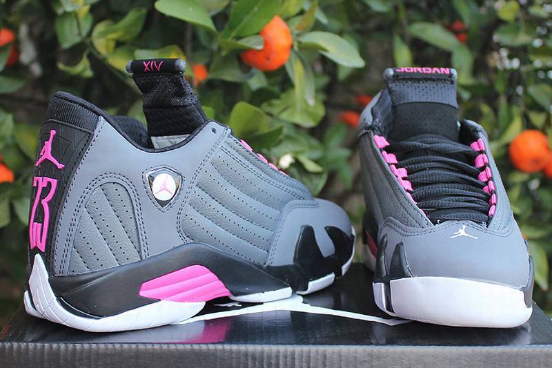 Les baskets Air Jordan 14 "Thunder" Femme permettent de personnaliser votre style tout en bénéficiant d’un confort supérieur.