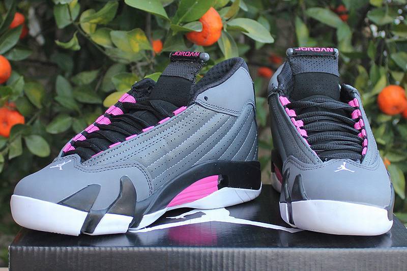 Les baskets Air Jordan 14 "Thunder" Femme permettent de personnaliser votre style tout en bénéficiant d’un confort supérieur.