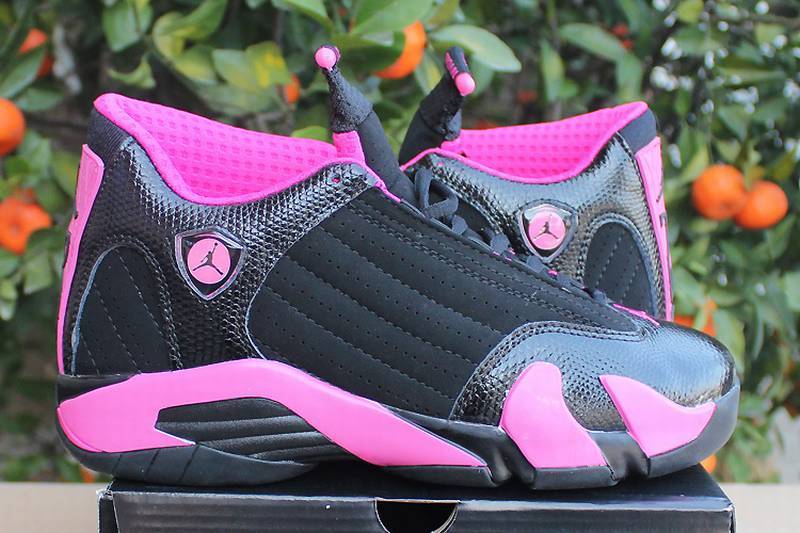 Les baskets Air Jordan 14 "Thunder" Femme permettent de personnaliser votre style tout en bénéficiant d’un confort supérieur.