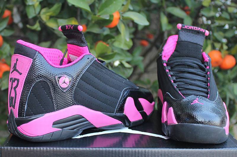 Les baskets Air Jordan 14 "Thunder" Femme permettent de personnaliser votre style tout en bénéficiant d’un confort supérieur.