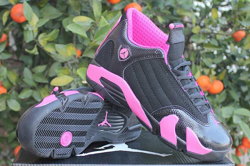 Les baskets Air Jordan 14 "Thunder" Femme permettent de personnaliser votre style tout en bénéficiant d’un confort supérieur.