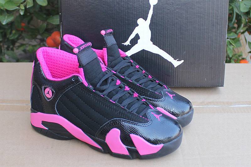Les baskets Air Jordan 14 "Thunder" Femme permettent de personnaliser votre style tout en bénéficiant d’un confort supérieur.