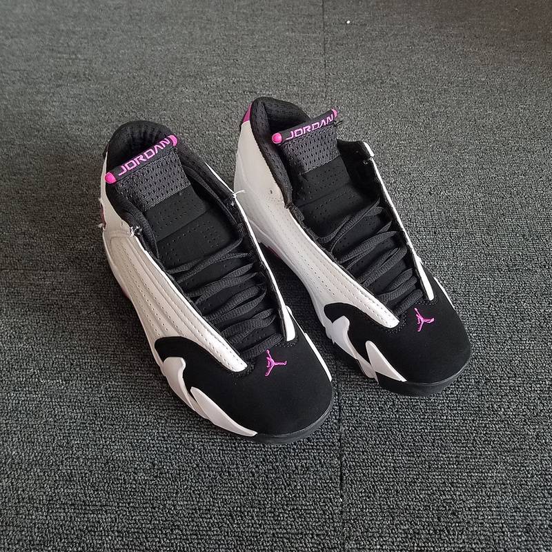 Les baskets Air Jordan 14 "Thunder" Femme permettent de personnaliser votre style tout en bénéficiant d’un confort supérieur.