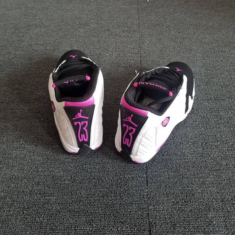 Les baskets Air Jordan 14 "Thunder" Femme permettent de personnaliser votre style tout en bénéficiant d’un confort supérieur.
