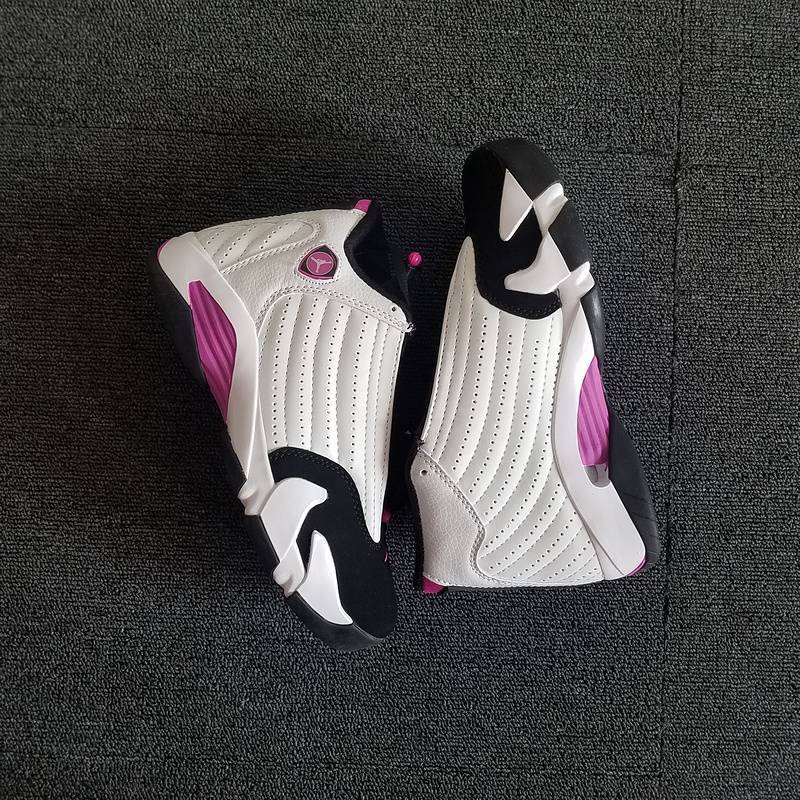 Les baskets Air Jordan 14 "Thunder" Femme permettent de personnaliser votre style tout en bénéficiant d’un confort supérieur.