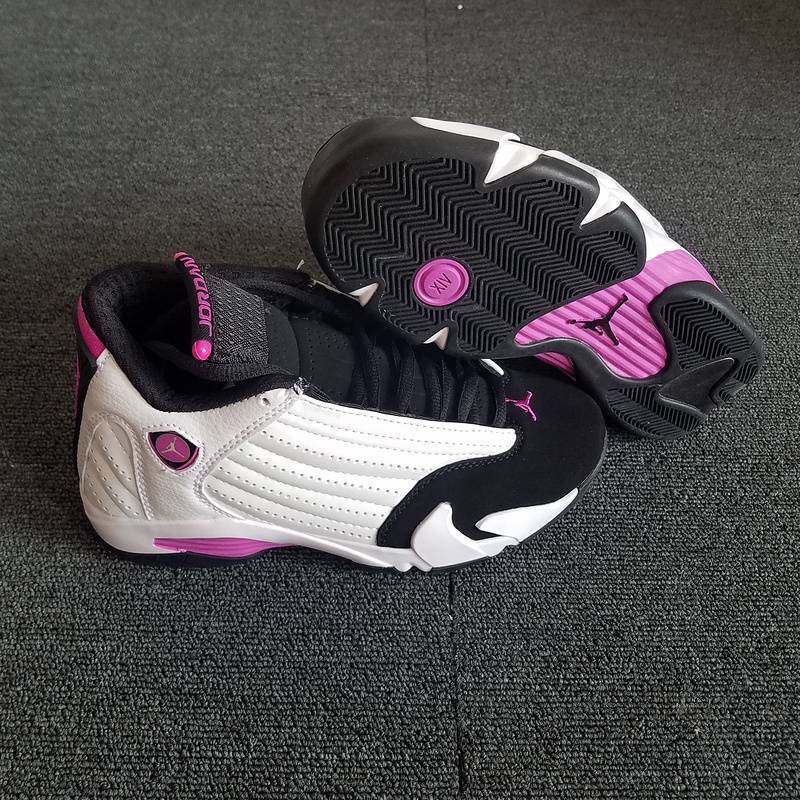Les baskets Air Jordan 14 "Thunder" Femme permettent de personnaliser votre style tout en bénéficiant d’un confort supérieur.