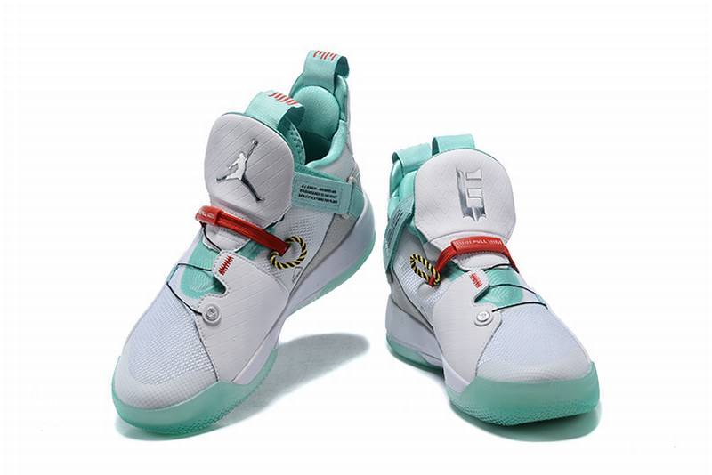 Les baskets Air Jordan 31 Femme permettent de personnaliser votre style tout en  d’un confort supérieur.