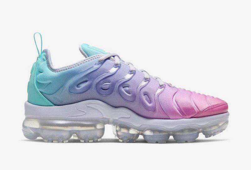 Les Nike Air Vapormax Plus TN Femme incarnent une fusion audacieuse entre l’héritage des baskets TN des années 90 et l’innovation moderne de la technologie Vapormax.