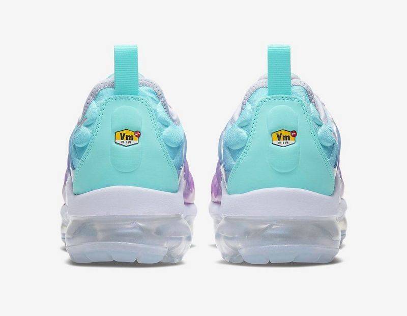 Les Nike Air Vapormax Plus TN Femme incarnent une fusion audacieuse entre l’héritage des baskets TN des années 90 et l’innovation moderne de la technologie Vapormax.