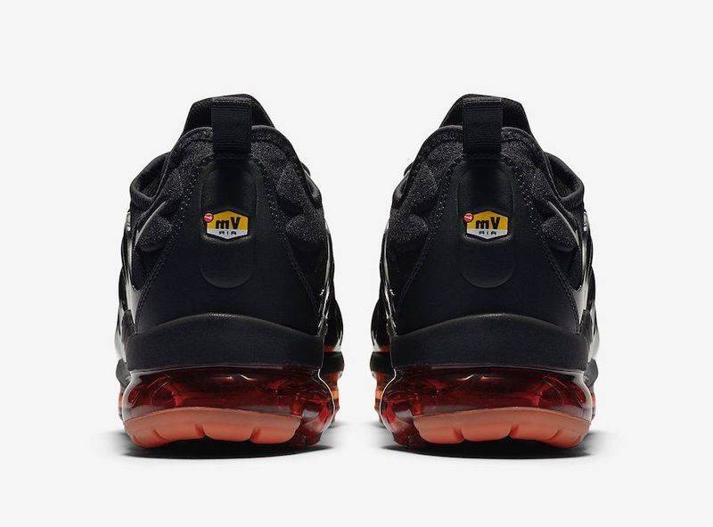 Les Nike Air Vapormax Plus TN Femme incarnent une fusion audacieuse entre l’héritage des baskets TN des années 90 et l’innovation moderne de la technologie Vapormax.