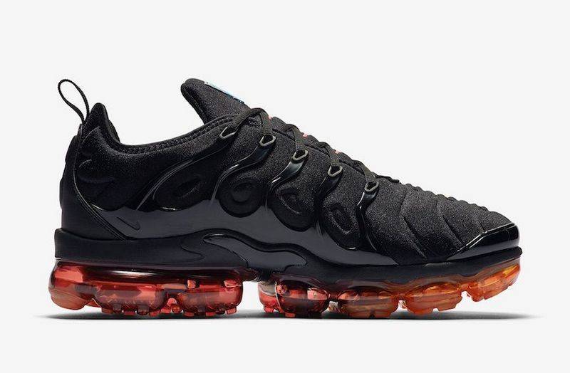 Les Nike Air Vapormax Plus TN Femme incarnent une fusion audacieuse entre l’héritage des baskets TN des années 90 et l’innovation moderne de la technologie Vapormax.