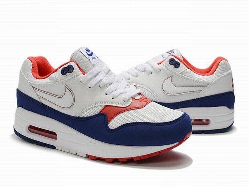 Les baskets Nike Air Max 1 Femme incarnent l’héritage emblématique de la marque Nike, combinant un design intemporel avec des touches modernes.