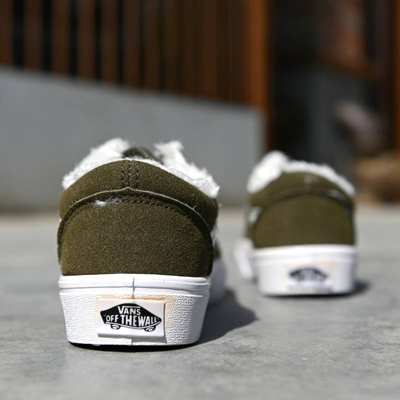 Les baskets Vans Femme se distinguent par leur style intemporel et leur esprit californien décontracté, faisant d’elles un symbole de liberté et d’individualité.