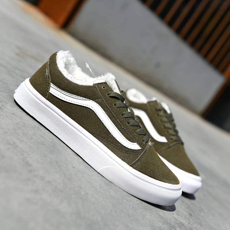 Les baskets Vans Femme se distinguent par leur style intemporel et leur esprit californien décontracté, faisant d’elles un symbole de liberté et d’individualité.