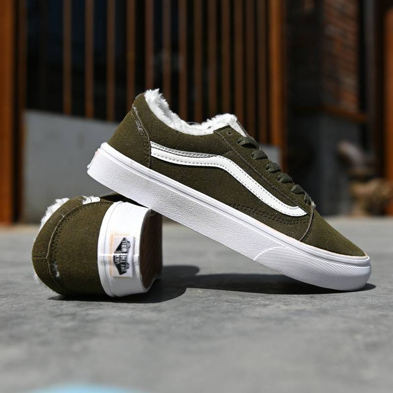 Les baskets Vans Femme se distinguent par leur style intemporel et leur esprit californien décontracté, faisant d’elles un symbole de liberté et d’individualité.