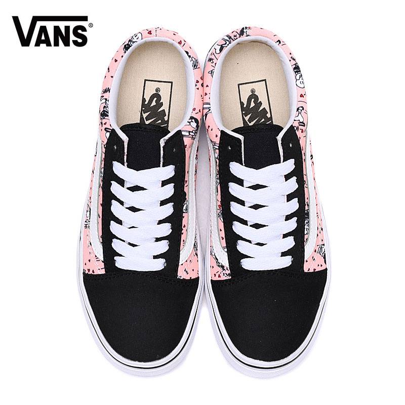 Les baskets Vans Femme se distinguent par leur style intemporel et leur esprit californien décontracté, faisant d’elles un symbole de liberté et d’individualité.
