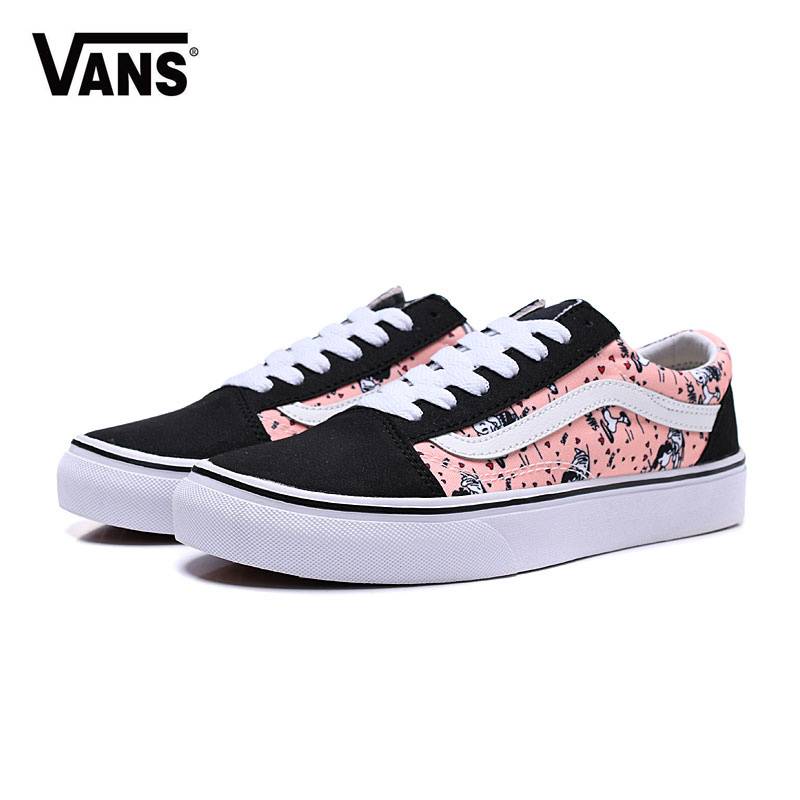 Les baskets Vans Femme se distinguent par leur style intemporel et leur esprit californien décontracté, faisant d’elles un symbole de liberté et d’individualité.