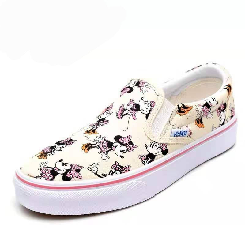 Les baskets Vans Femme se distinguent par leur style intemporel et leur esprit californien décontracté, faisant d’elles un symbole de liberté et d’individualité.