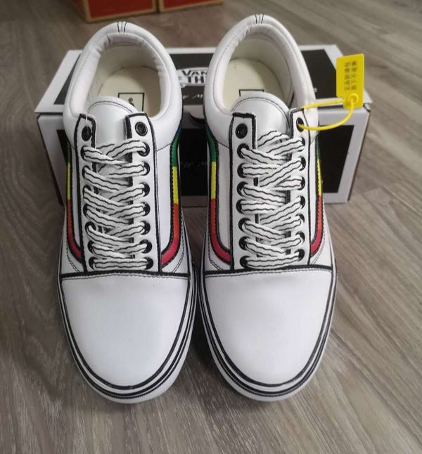 Les baskets Vans Femme se distinguent par leur style intemporel et leur esprit californien décontracté, faisant d’elles un symbole de liberté et d’individualité.