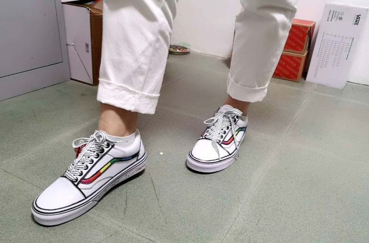 Les baskets Vans Femme se distinguent par leur style intemporel et leur esprit californien décontracté, faisant d’elles un symbole de liberté et d’individualité.