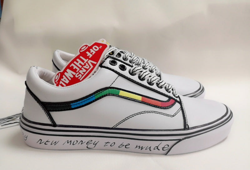 Les baskets Vans Femme se distinguent par leur style intemporel et leur esprit californien décontracté, faisant d’elles un symbole de liberté et d’individualité.