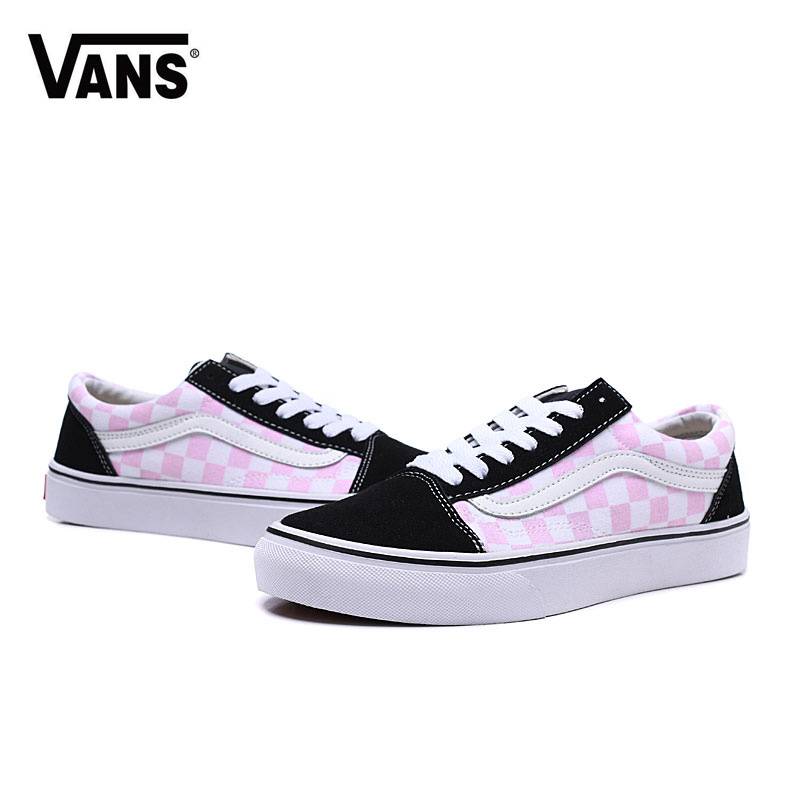 Les baskets Vans Femme se distinguent par leur style intemporel et leur esprit californien décontracté, faisant d’elles un symbole de liberté et d’individualité.