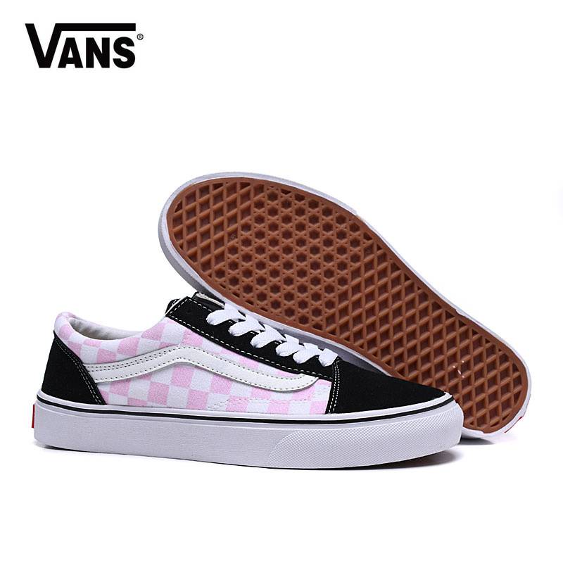 Les baskets Vans Femme se distinguent par leur style intemporel et leur esprit californien décontracté, faisant d’elles un symbole de liberté et d’individualité.