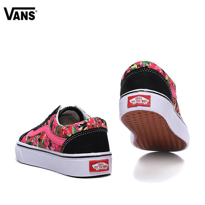 Les baskets Vans Femme se distinguent par leur style intemporel et leur esprit californien décontracté, faisant d’elles un symbole de liberté et d’individualité.