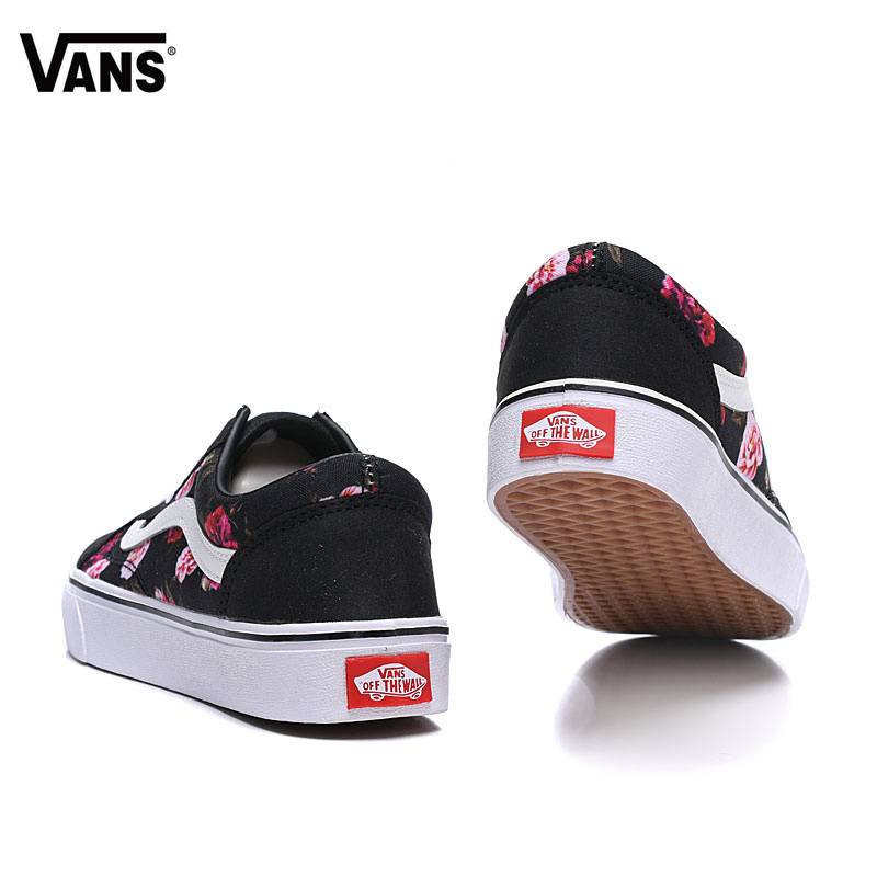 Les baskets Vans Femme se distinguent par leur style intemporel et leur esprit californien décontracté, faisant d’elles un symbole de liberté et d’individualité.