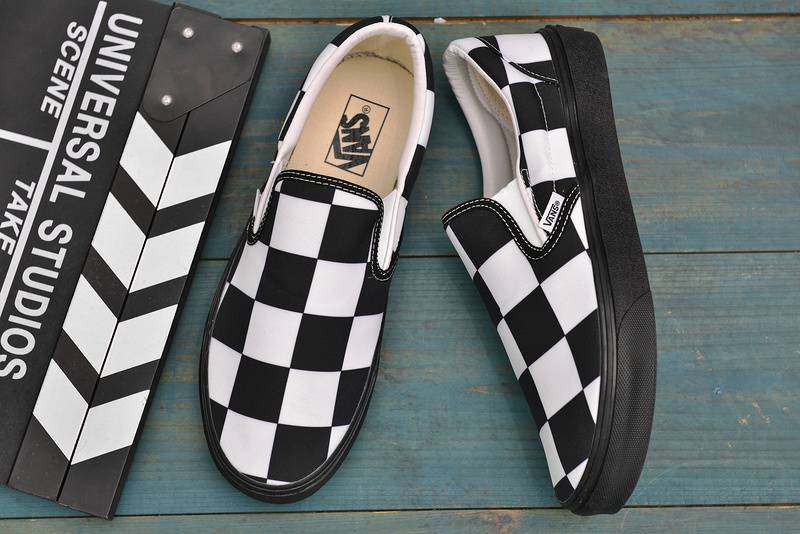 Les baskets Vans Femme se distinguent par leur style intemporel et leur esprit californien décontracté, faisant d’elles un symbole de liberté et d’individualité.