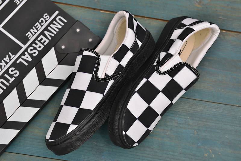 Les baskets Vans Femme se distinguent par leur style intemporel et leur esprit californien décontracté, faisant d’elles un symbole de liberté et d’individualité.