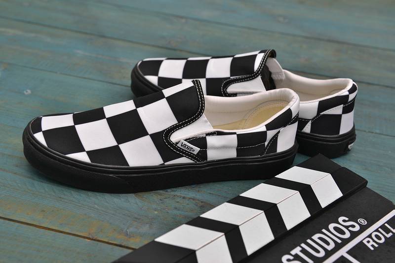 Les baskets Vans Femme se distinguent par leur style intemporel et leur esprit californien décontracté, faisant d’elles un symbole de liberté et d’individualité.