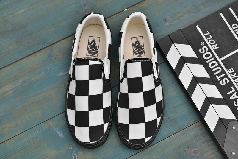 Les baskets Vans Femme se distinguent par leur style intemporel et leur esprit californien décontracté, faisant d’elles un symbole de liberté et d’individualité.