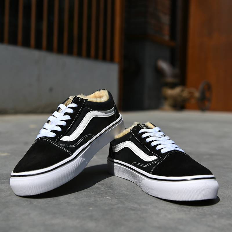 Les baskets Vans Femme se distinguent par leur style intemporel et leur esprit californien décontracté, faisant d’elles un symbole de liberté et d’individualité.