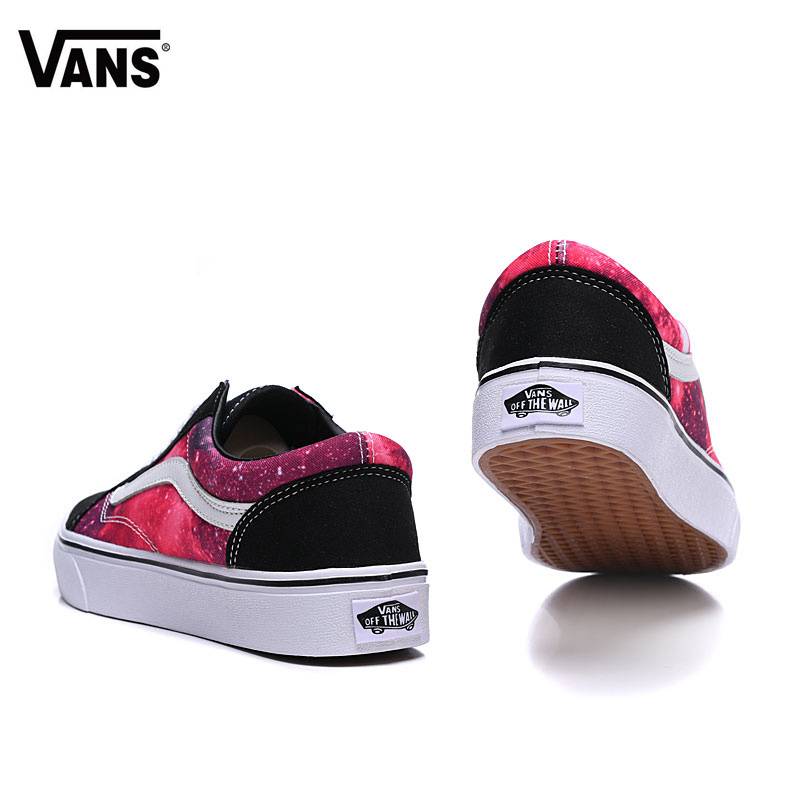 Les baskets Vans Femme se distinguent par leur style intemporel et leur esprit californien décontracté, faisant d’elles un symbole de liberté et d’individualité.