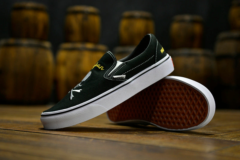 Les baskets Vans Femme se distinguent par leur style intemporel et leur esprit californien décontracté, faisant d’elles un symbole de liberté et d’individualité.