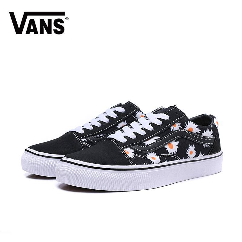 Les baskets Vans Femme se distinguent par leur style intemporel et leur esprit californien décontracté, faisant d’elles un symbole de liberté et d’individualité.
