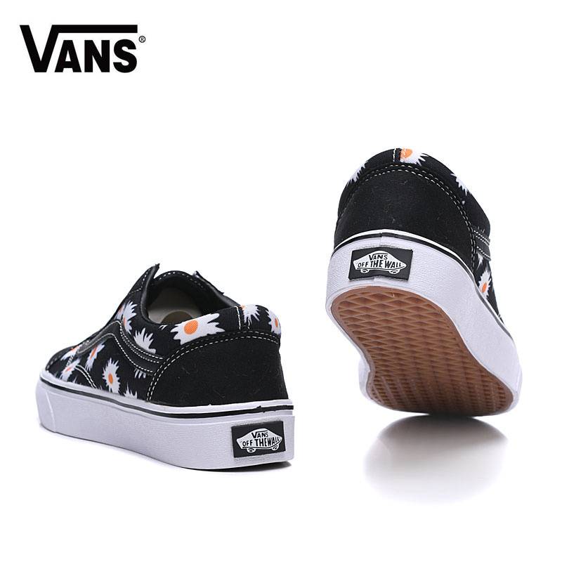 Les baskets Vans Femme se distinguent par leur style intemporel et leur esprit californien décontracté, faisant d’elles un symbole de liberté et d’individualité.